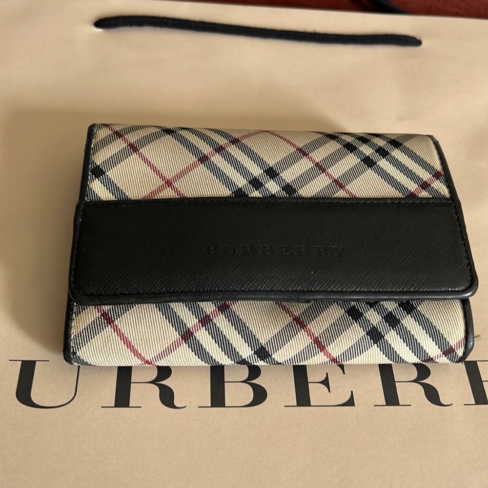 Authentic Burberry wallet unisex